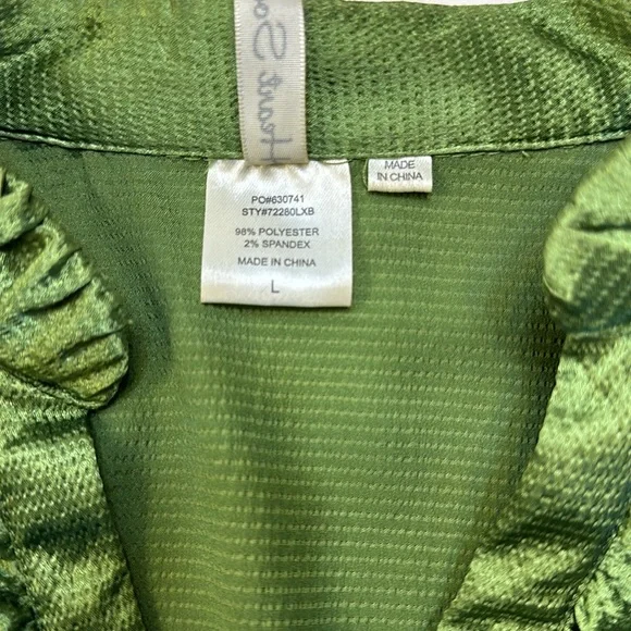 Silky green blouse. Size large - Picture 6 of 6